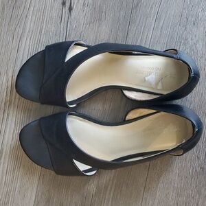 Naturalizer black open toed shoes